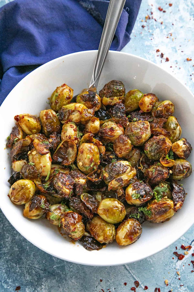 jalapenomadness's tweet image. RECIPE: chilipeppermadness.com/recipes/honey-…

These honey-sriracha brussels sprouts are the perfect side dish with pan seared brussels sprouts tossed in a sweet and spicy honey sriracha sauce, so easy!
#Recipe #Foodie #BrusselsSprouts #SideDish #Sriracha #Spicy #Thanksgiving #Recipes