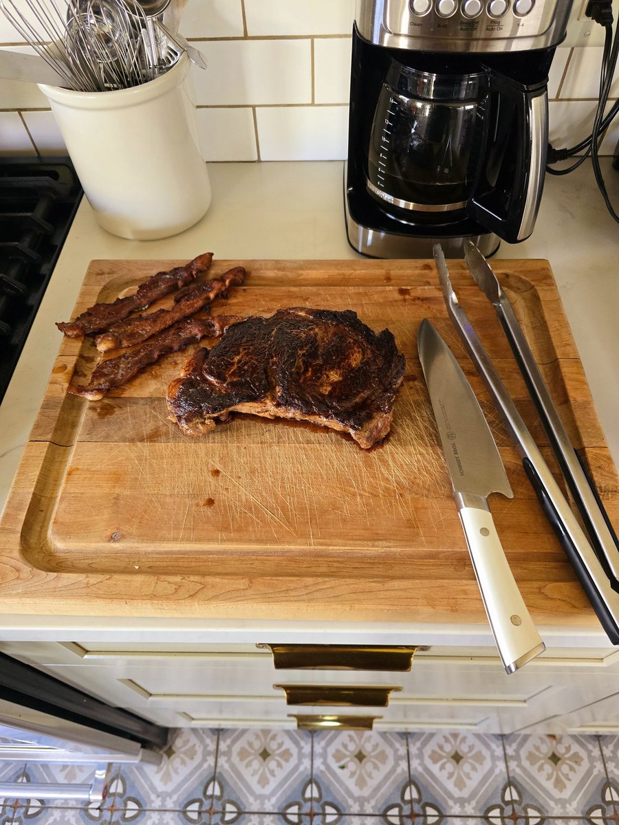 OskiRuff29468's tweet photo. 3 animal meal 1, eggs are out of the shot. Cow,Chicken, Pig. The holy trinity. #carnivore #gotmeat https://t.co/tsbF7QdFoo