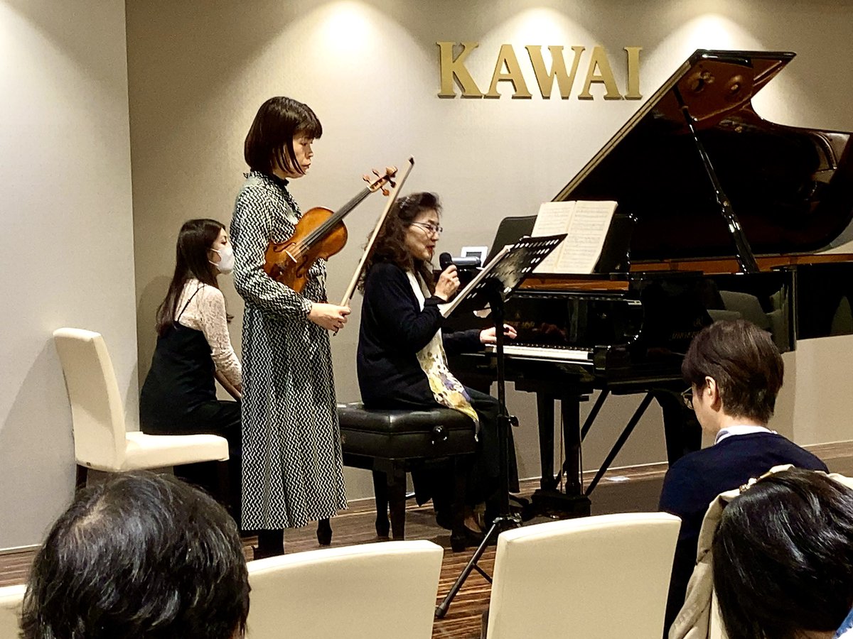 11.15カワイ仙台「Verde」にて
上田晴子先生の公開講座を開催致しました。
Vn.は仙フィルの伊部祥子さん。
楽譜の捉え方など先生がお弾きになりながら解説を。
その後は、17日までレッスン。
10代〜60代の15名の方達がレッスンを受講されました。
演奏会も含め幸せな4日間。
また次の機会を楽しみに😊