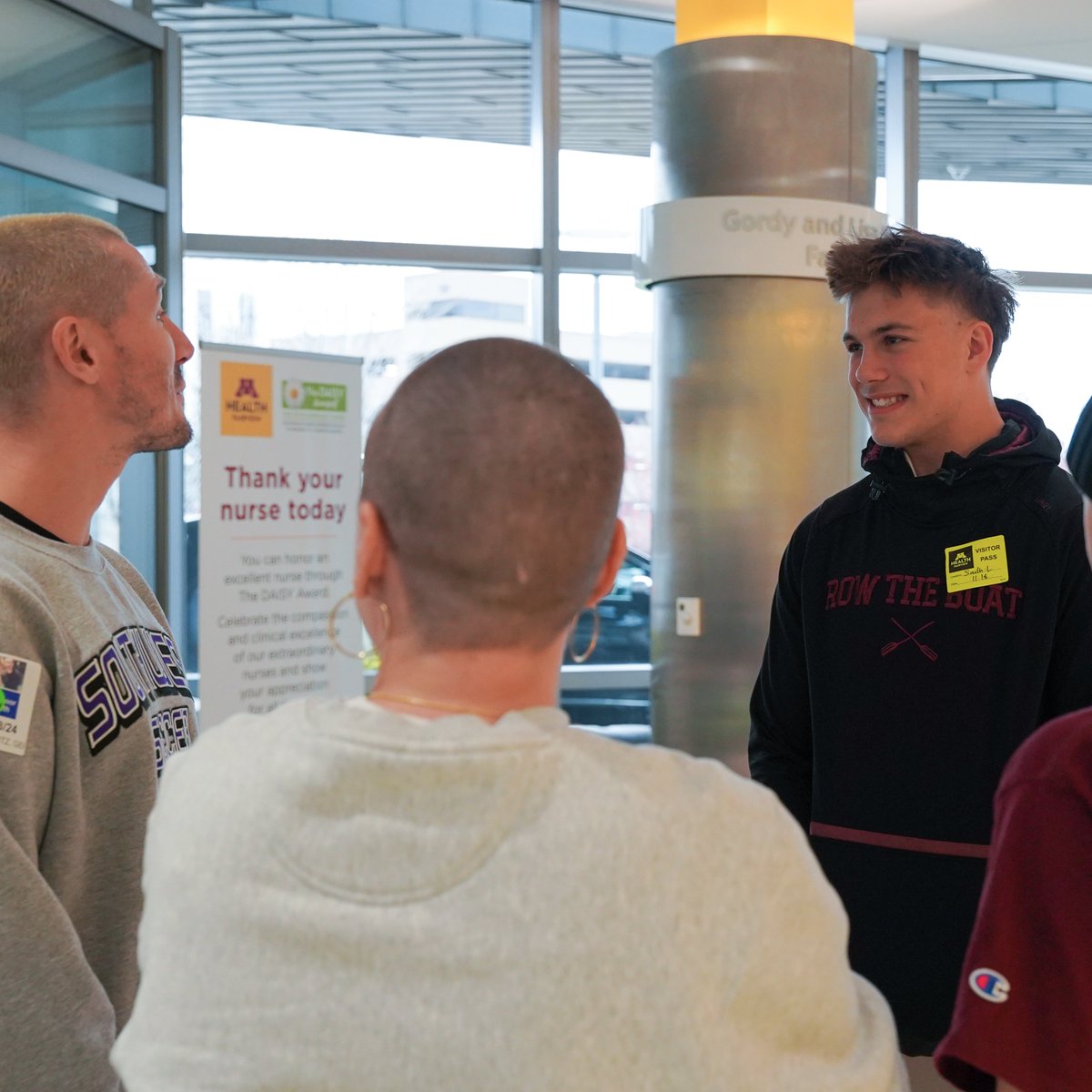 mhfvpediatrics's tweet photo. Today, Koi Perich from @GopherFootball spent time with patients and families at @MHealthFairview  Masonic Children’s Hospital celebrating our hospital’s facility dogs, Fern and Inka! The  event included facility-dog inspired coloring sheets and football-themed goodies!🏈 🐶 https://t.co/y59GrgUSkB