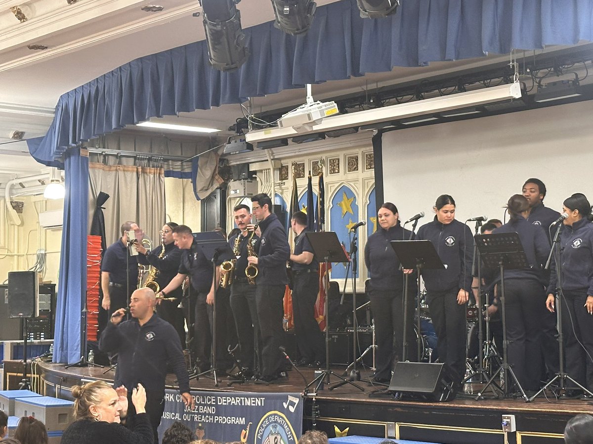 PS91Q's tweet photo. The @NYPDCeremonial came to the PACK today and treated us to the most amazing performance.
#WhyNotPACK #onepackmanypawprints
@NYC_District24 @DOEChancellor @NYCSchools @NYCSchoolsOSYD @ArtsQueensNYC https://t.co/0Wc6gz5UNM
