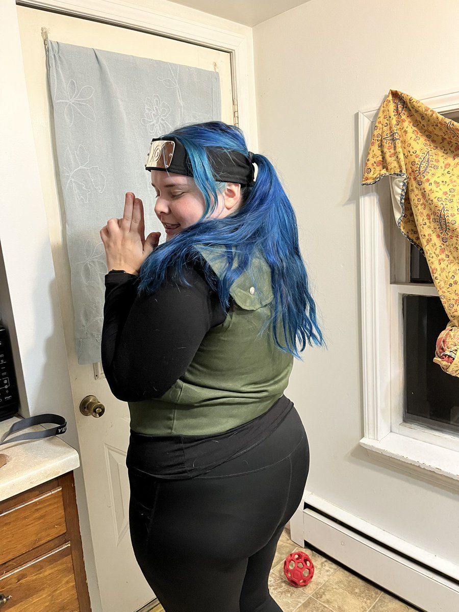 chelly_mc96's tweet photo. The start of my leaf shinobi #cosplay from #naruto not done yet! Planning on adding some more details. I’m also not any specific character, just kinda my own twist! 
#NarutoShippuden #NARUTO25th #saratogacomiccon https://t.co/hHF8w0T0sv