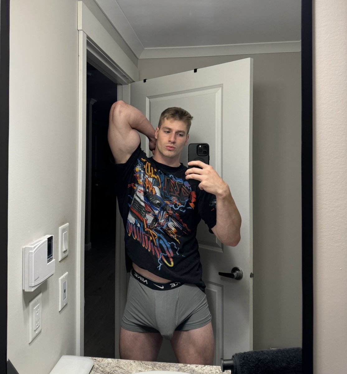 DannyMcguire128's tweet photo. reply "hi" for my x tape in ur dms https://t.co/F4k7rfeFW6