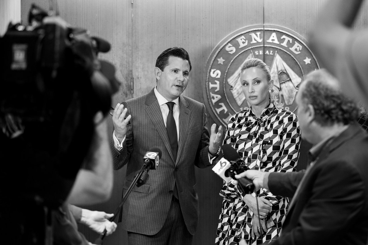 LeaderBookFL's tweet photo. Leader Pizzo has never met a fight he was afraid to take on. If there is a wrong to right or a community to protect, you can bet @senpizzo is already in the thick of it, sleeves rolled up. Congratulations, my friend. Onward. https://t.co/RKmyKZd1F8
