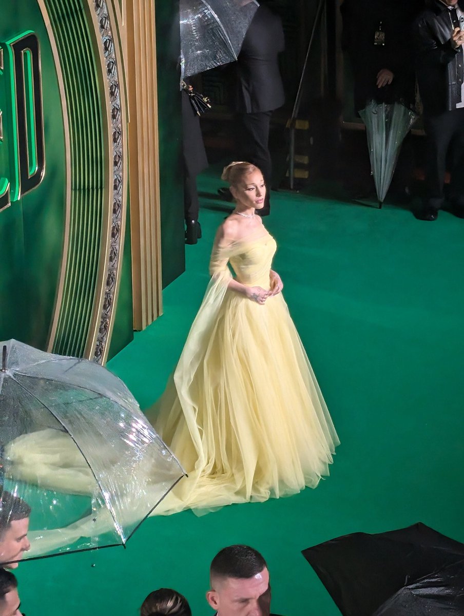 We had such a good 'spotting' spot at #wickedlondon tonight what a doll #ArianaGrande