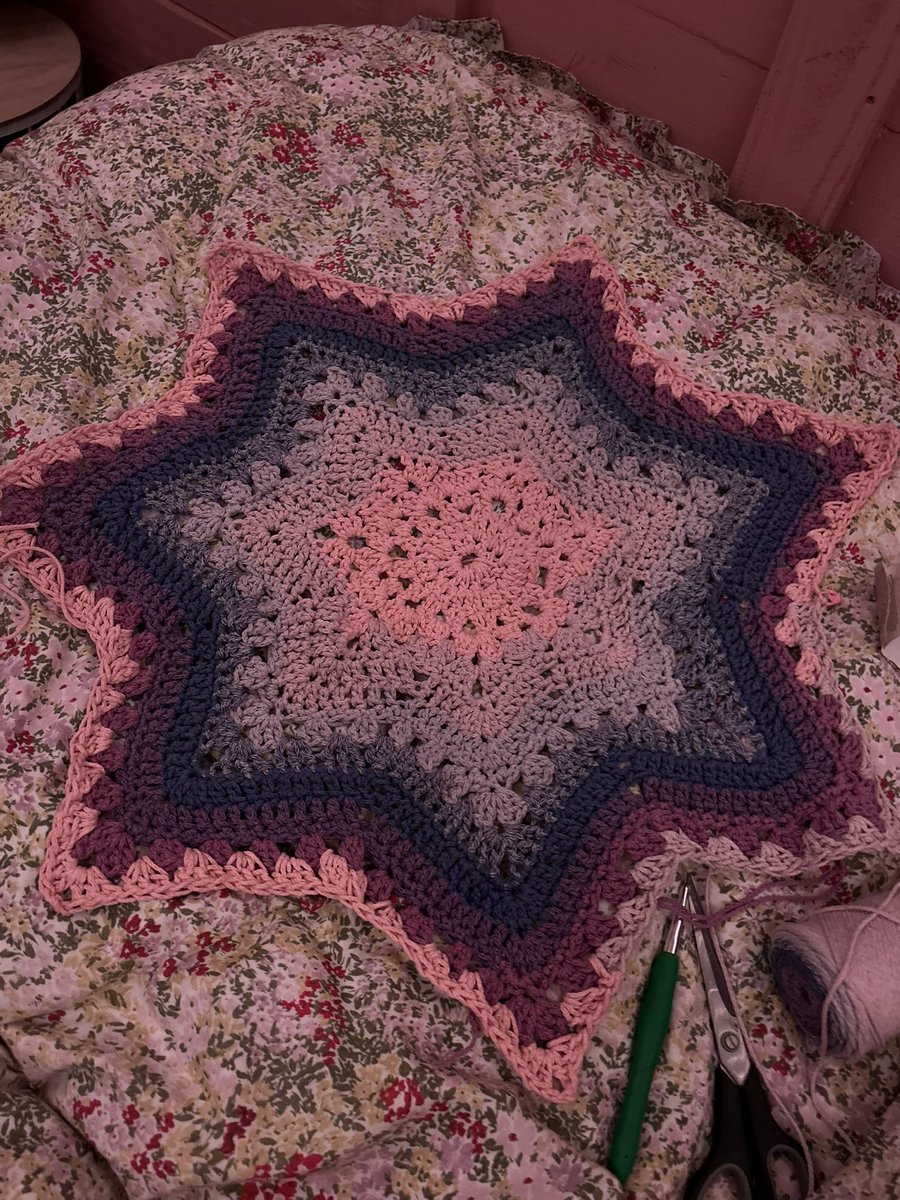 lisailomilo's tweet photo. Faire de notre appart ma safe place 🫶🫶
( je flexe sur le plaide en forme d’étoile que je suis entrain de crocheter j’avoue) https://t.co/trBEtD1pr0