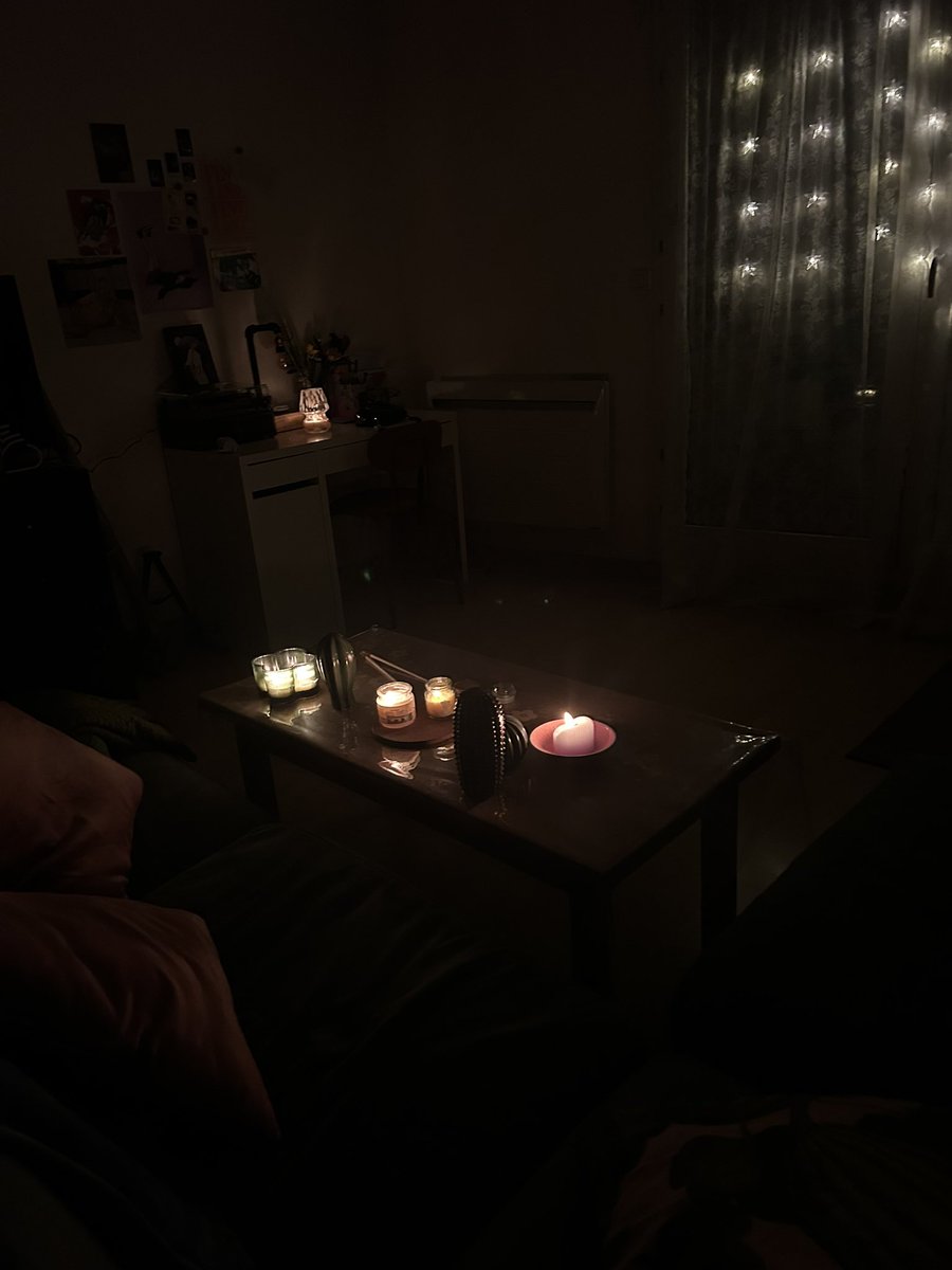 lisailomilo's tweet photo. Faire de notre appart ma safe place 🫶🫶
( je flexe sur le plaide en forme d’étoile que je suis entrain de crocheter j’avoue) https://t.co/trBEtD1pr0
