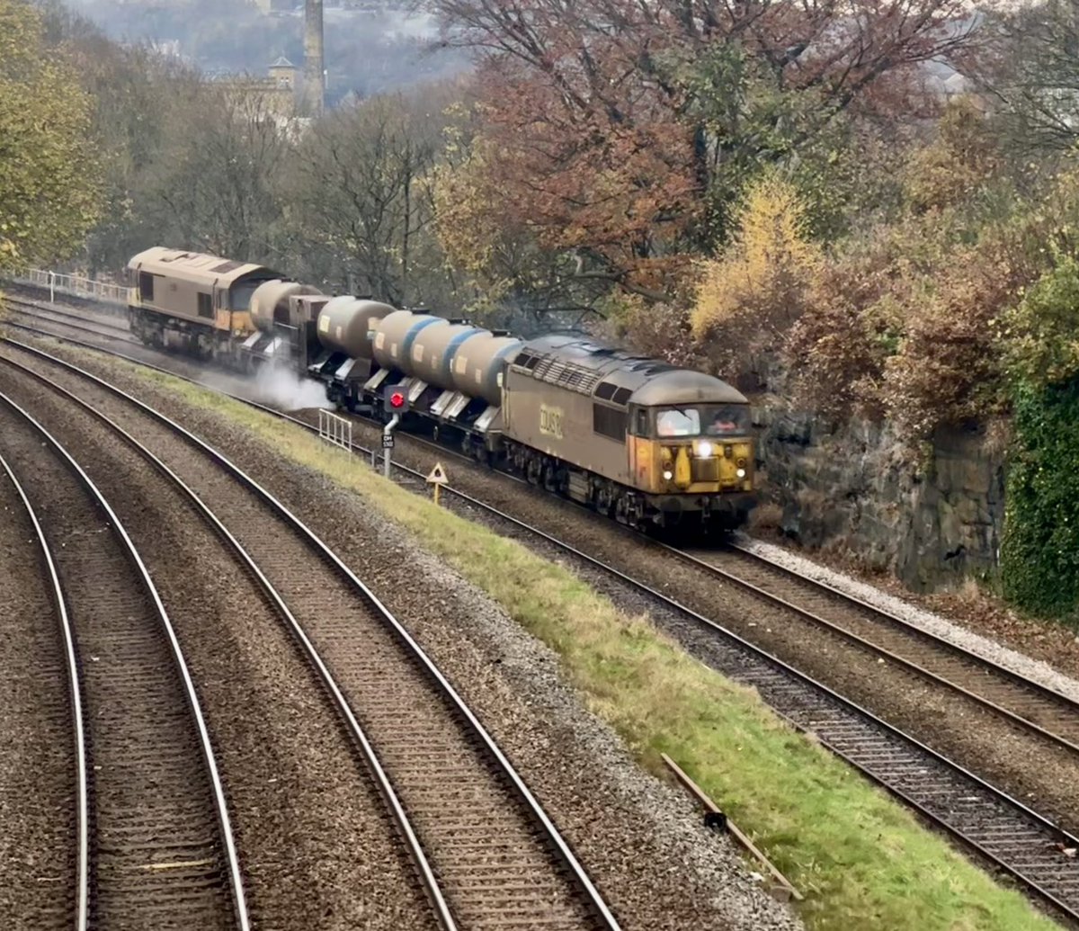pacorrie's tweet photo. Todays afternoon wander out 28 miles in total for the RHTT 3S13 on the Greetland bank Dryclough section to Halifax , seen in out of Salterhebble tunnel few locos traverse this short section of cord.
#trainspotting #grid #shed #class56 #class66 #sandite #halifax #autumn https://t.co/Sdy0Oc8LYv