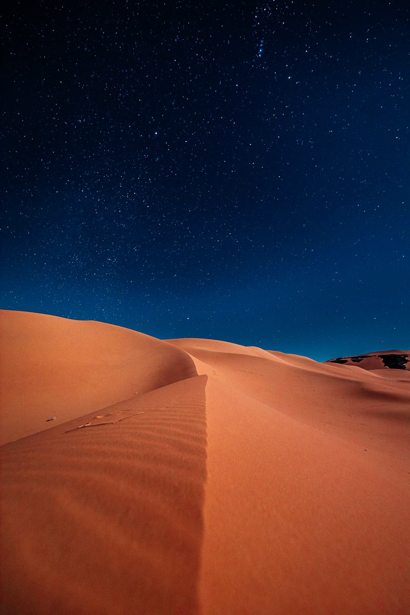 uhd2020's tweet photo. Orion Over The Sahara https://t.co/a6XfRPIGE4