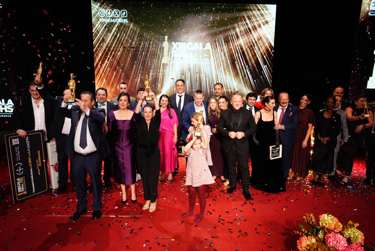 EvaSalamanca's tweet photo. ¡Felicidades a todos los premiados! Os dejamos la foto de familia con todos los ganadores. ¡Nos vemos en los Premios https://t.co/QaJsoaHaXM 2026! #PremiosHS #PremiosHosteleria #PremiosSalamanca #PremiosHosteleriaSalamanca #HosteleriaSalamanca #PremiosHS2024 #Salamanca https://t.co/sEDyFWzcAj