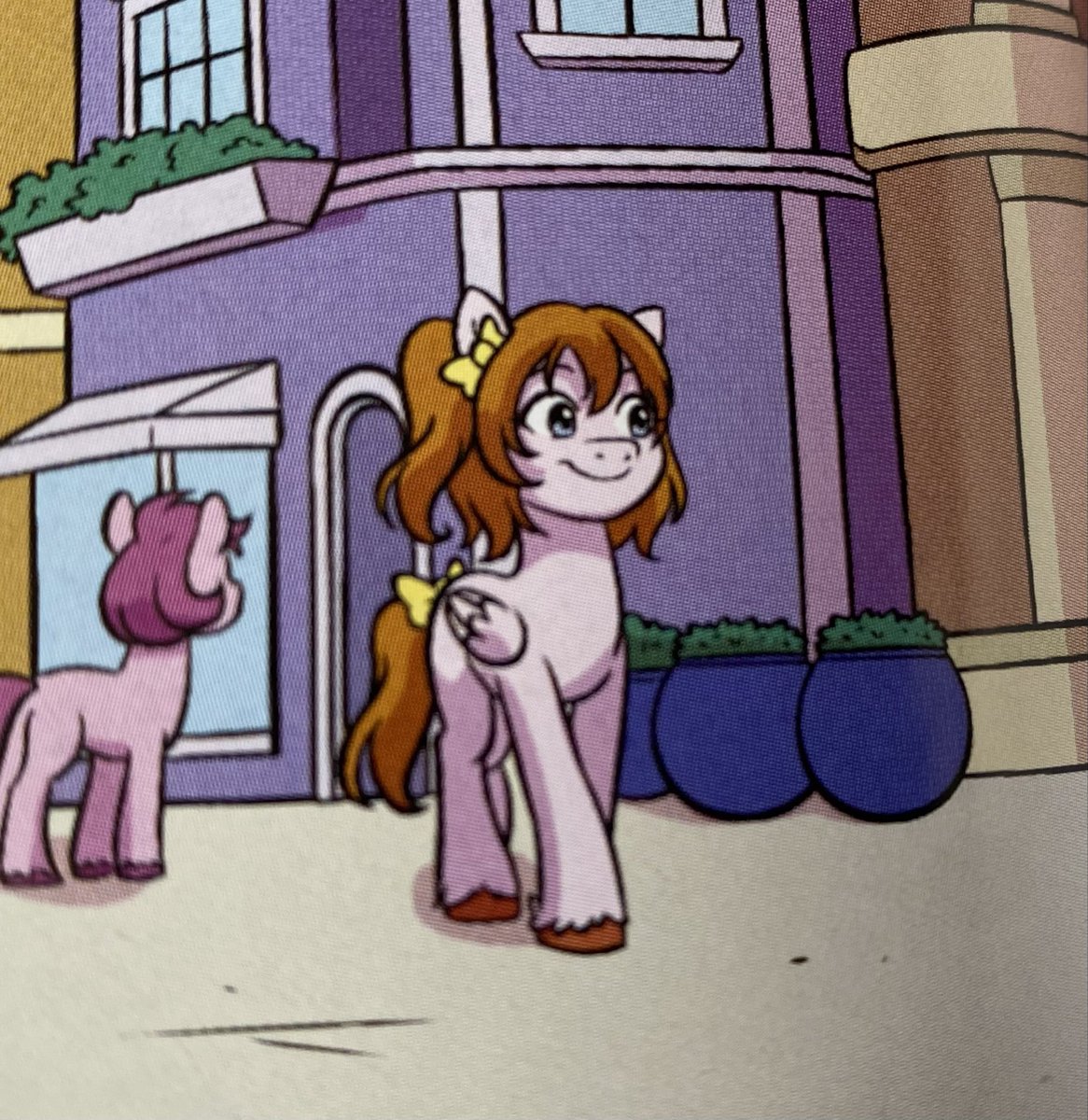 sparkleshowtime's tweet photo. idc about love live but id like to show everyone the honoka pony i found in the mlp g5 comics https://t.co/IxDcQcENXz