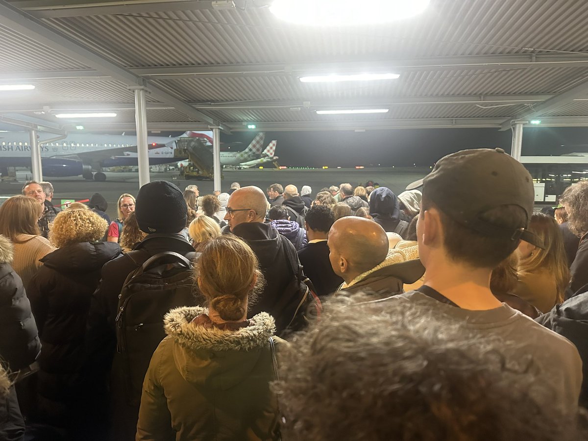 Sockmonkey1971's tweet photo. .@British_Airways Absolute shambles three flights cancelled this month and now being made to stand on the tarmac in a very cold Verona waiting for an already delayed flight. What has happened to the nations airline? Not fit for purpose https://t.co/qtnjG5UqS6