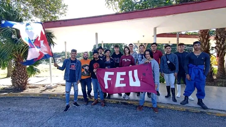 🇨🇺 Hoy un nuevo grupo de estudiantes de la <a href="/UCLVCU/">UCLV 🇨🇺</a> partió a las montañas de #Manicaragua a la cosecha del café. Muchachos que representan lo mejor de nuestra juventud, futuros profesionales revolucionarios que dan todo por #Cuba.