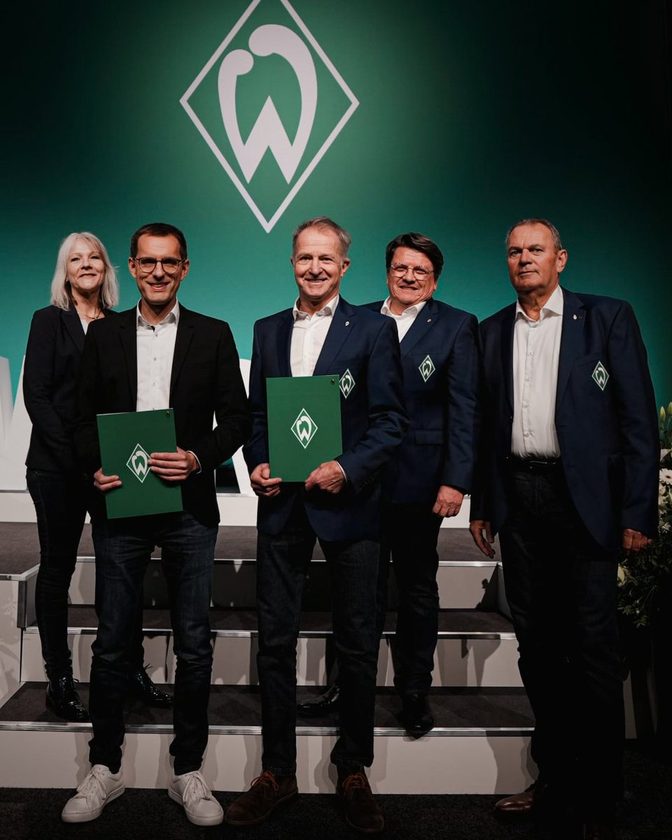 Danke ans Ehrenamt. 💚

Für 🔟 Jahre und 2⃣5⃣ Jahre ehrenamtliche Tätigkeit wird ebenfalls die Silberne und Goldene Vereinsnadel vergeben. 

#Werder | #WerderMV