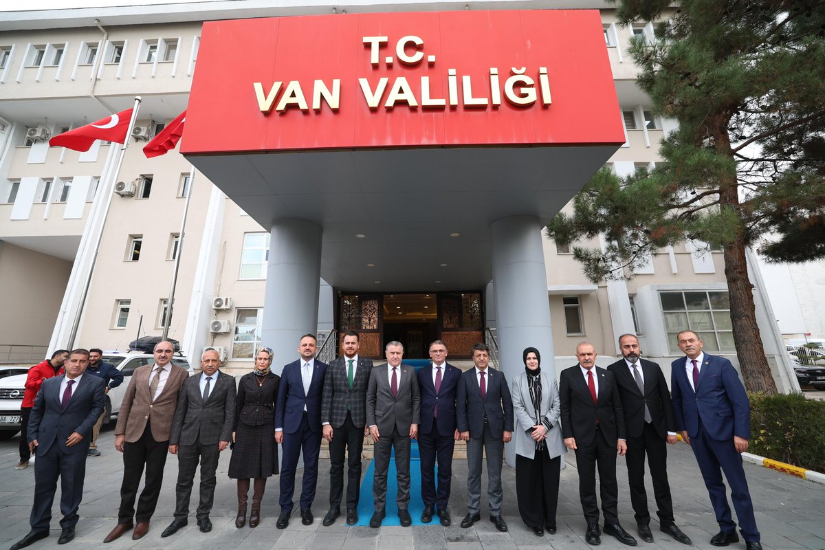 emreguray65's tweet photo. Bugün Van için güzel bir gündü! 

Gençlik ve Spor Bakanımız Sn. Osman Aşkın Bak, memleketimizin güzel çocukları ve gençleri için birbirinden güzel müjdeler verdi. 
@OA_BAK 

1️⃣ Bostaniçi Mahallesinde bulunan 2000 kişilik Çok Amaçlı Spor Salonunun Tamamlanması.

2️⃣ Kaba İnşaatı tamamlanan Buz Paten Salonunun tamamlanması

3️⃣ İlimiz genelindeki okullara ekstradan 75 adet Halı Saha yapılması

4️⃣ Gevaş İlçemize Yüzme Havuzu Yapılması (12 ilçemizde daha önceden yapmıştık)

5️⃣ Sevgi evlerinde kalan çocuklarımız için Kapalı Spor Salonunun yapılması

Ayrıca bugün açılışını yaptığımız tesislerimiz için Sayın Bakanımıza çok teşekkür ediyoruz. 

Her şey Van’ımızın güzel gençliği için…

2 ADET ÇOK AMAÇLI SPOR SALONU (SPORCU FABRİKASI) : 250.000.000,00TL

30 ADET SPOR SALONU : 600.000.000,00TL

17 ADET YARI OLİMPİK YÜZME HAVUZU : 510.000.000,00TL

13 ADET GENÇLİK MERKEZİ : 130.000.000,00TL

2 ADET NİZAMİ FUTBOL SAHASI VE 4’LÜ SOYUNMA ODASI : 15.000.000,00TL

2 ADET RAFTİNG EĞİTİM MERKEZİ VE RAFTİNG PARKURU : 20.000.000,00TL

5 ADET KAPALI HALI SAHA : 20.000.000,00TL

1 ADET 8 KULVARLI ATLETİZM PİSTİ VE 1000 KİŞİLİK TRİBÜN : 25.000.000,00TL

11 ADET AÇIK HAVA SPOR KOMPLEKSİ (Basketbol ve Voleybol ) : 44.000.000,00TL

135 ADET SENTETİK ÇİM YÜZEYLİ FUTBOL SAHASI : 205.000.000,00TL

233 ADET ÇOK AMAÇLI BASKETBOL SAHASI : 45.000.000,00TL

300 ÇİFT OKULLARA BASKETBOL POTASI ALIMI : 9.000.000,00TL

OKULLARA SPOR MALZEMESİ ALIMI : 100.000.000,00TL

GENEL TOPLAM : 1.973.000.000,00 TL

Yaparsa AK Parti yapar!!!

Teşekkürler Sayın Cumhurbaşkanım @RTErdogan 

#DurmakYokYolaDevam