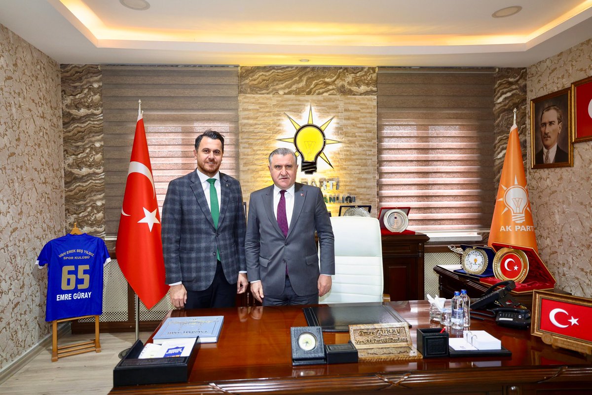 emreguray65's tweet photo. Bugün Van için güzel bir gündü! 

Gençlik ve Spor Bakanımız Sn. Osman Aşkın Bak, memleketimizin güzel çocukları ve gençleri için birbirinden güzel müjdeler verdi. 
@OA_BAK 

1️⃣ Bostaniçi Mahallesinde bulunan 2000 kişilik Çok Amaçlı Spor Salonunun Tamamlanması.

2️⃣ Kaba İnşaatı tamamlanan Buz Paten Salonunun tamamlanması

3️⃣ İlimiz genelindeki okullara ekstradan 75 adet Halı Saha yapılması

4️⃣ Gevaş İlçemize Yüzme Havuzu Yapılması (12 ilçemizde daha önceden yapmıştık)

5️⃣ Sevgi evlerinde kalan çocuklarımız için Kapalı Spor Salonunun yapılması

Ayrıca bugün açılışını yaptığımız tesislerimiz için Sayın Bakanımıza çok teşekkür ediyoruz. 

Her şey Van’ımızın güzel gençliği için…

2 ADET ÇOK AMAÇLI SPOR SALONU (SPORCU FABRİKASI) : 250.000.000,00TL

30 ADET SPOR SALONU : 600.000.000,00TL

17 ADET YARI OLİMPİK YÜZME HAVUZU : 510.000.000,00TL

13 ADET GENÇLİK MERKEZİ : 130.000.000,00TL

2 ADET NİZAMİ FUTBOL SAHASI VE 4’LÜ SOYUNMA ODASI : 15.000.000,00TL

2 ADET RAFTİNG EĞİTİM MERKEZİ VE RAFTİNG PARKURU : 20.000.000,00TL

5 ADET KAPALI HALI SAHA : 20.000.000,00TL

1 ADET 8 KULVARLI ATLETİZM PİSTİ VE 1000 KİŞİLİK TRİBÜN : 25.000.000,00TL

11 ADET AÇIK HAVA SPOR KOMPLEKSİ (Basketbol ve Voleybol ) : 44.000.000,00TL

135 ADET SENTETİK ÇİM YÜZEYLİ FUTBOL SAHASI : 205.000.000,00TL

233 ADET ÇOK AMAÇLI BASKETBOL SAHASI : 45.000.000,00TL

300 ÇİFT OKULLARA BASKETBOL POTASI ALIMI : 9.000.000,00TL

OKULLARA SPOR MALZEMESİ ALIMI : 100.000.000,00TL

GENEL TOPLAM : 1.973.000.000,00 TL

Yaparsa AK Parti yapar!!!

Teşekkürler Sayın Cumhurbaşkanım @RTErdogan 

#DurmakYokYolaDevam