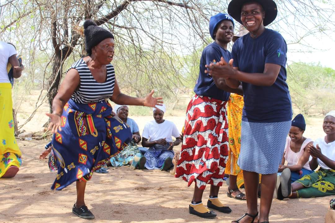 Last week, we hosted Dr. Mupetesi from Farmers Association of Community Self-Help Investment Groups (FACHIG) to assess gender mainstreaming in the Climate Adaptation for Rural Livelihoods project. Using tools like the Gender Action Learning System (GALS), it empowers women &amp; men,