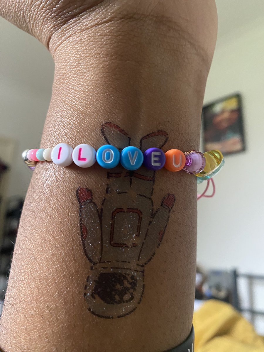 TiannaBanton's tweet photo. My niece made this bracelet for me all by herself; I only helped her spell ‘Auntie’ but other than that she designed it all herself &amp; I had no input on what went on there so imagine how big my heart swelled up when I saw what was on the other side 🥺🥺 this little girl man 🥲😭 https://t.co/jyvfbKNFTd
