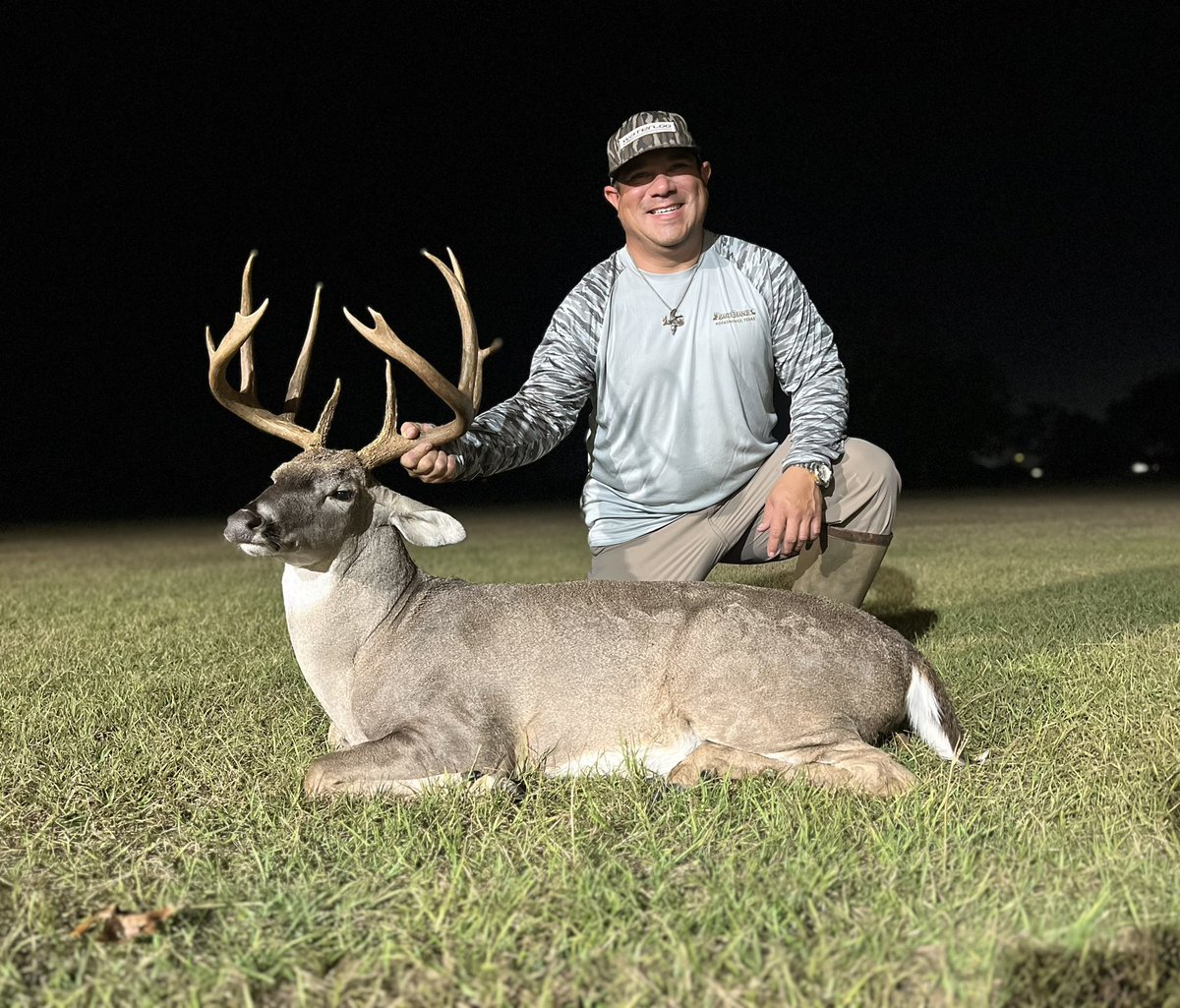 ejrmy's tweet photo. 40 plus years of hunting and watching a lot of Bone Collector paid off this Texas season.

@BoogerBottom https://t.co/aMT3mE9xpu