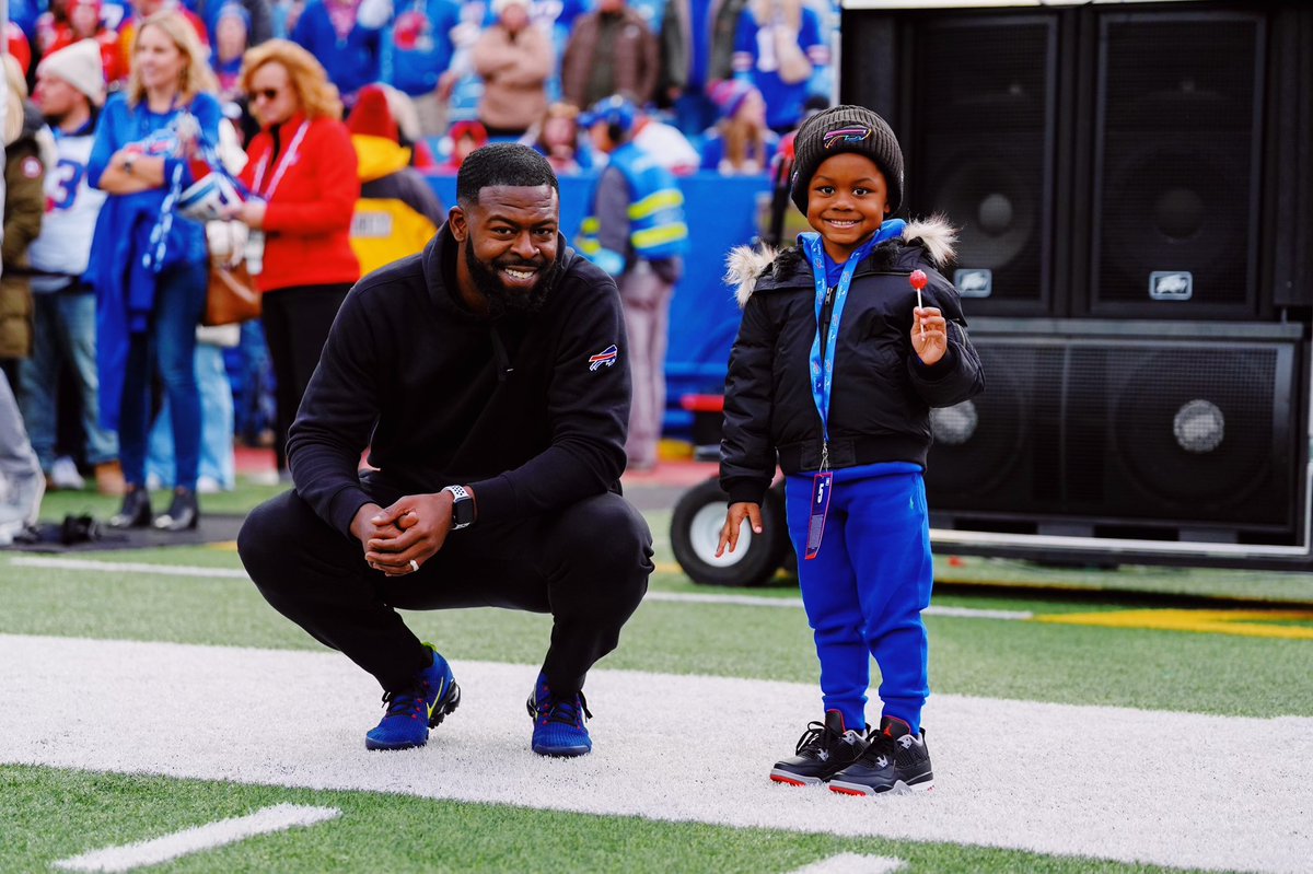 Coach_Addae's tweet image. Great day to wake up a BUFFALO BILL‼️
Had my Lucky Charm with me…. 🍀❤️#BillsMafia