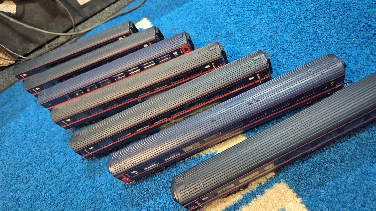 mattymidland's tweet photo. *FOR SALE* 7X hornby gner mk3. Sensible offers considered DM me 👍 https://t.co/9ppDuhREGo