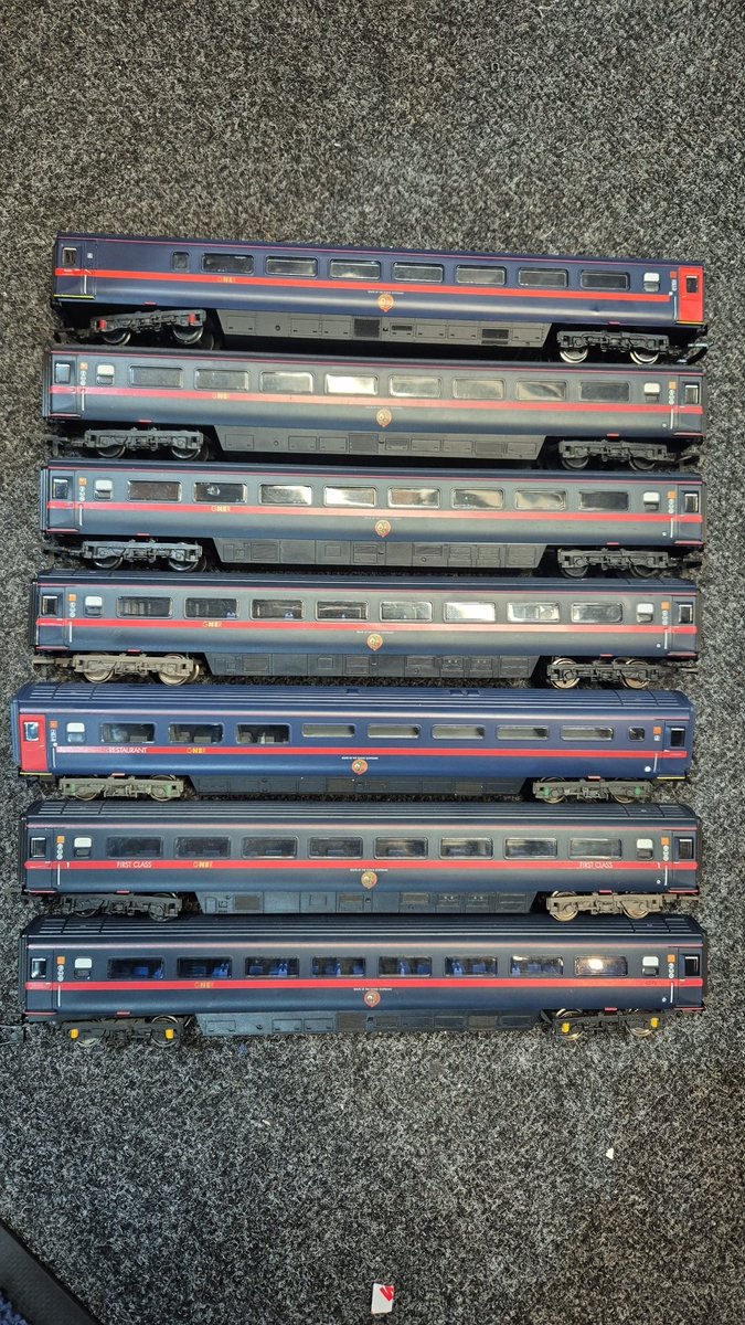 mattymidland's tweet photo. *FOR SALE* 7X hornby gner mk3. Sensible offers considered DM me 👍 https://t.co/9ppDuhREGo