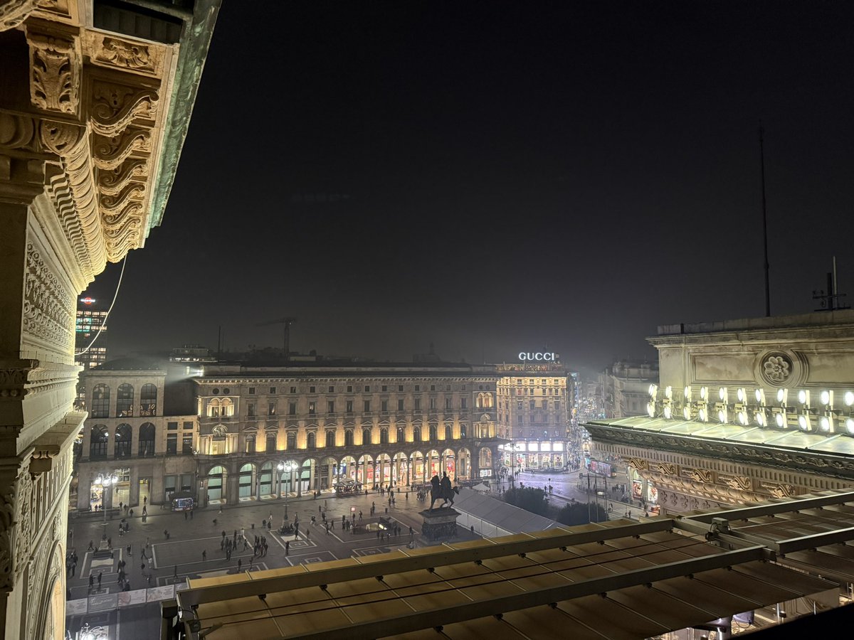 One night in #Milano 

#photo #photography #streetphotography