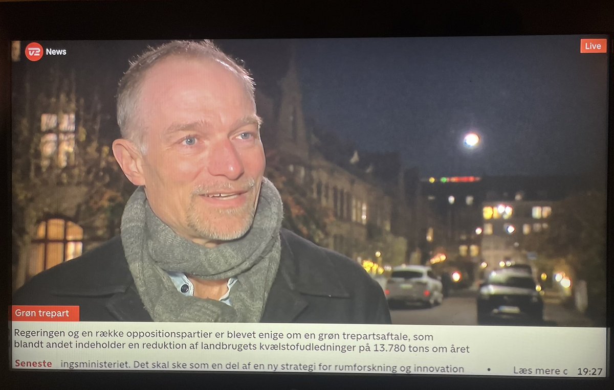 Ulrich Bang (@ulrichbang) on Twitter photo På <a href="/tv2newsdk/">TV 2 NEWS</a> med stor ros til <a href="/regeringDK/">Regeringen</a> og <a href="/SFpolitik/">SF</a> <a href="/LiberalAlliance/">Liberal Alliance</a> <a href="/radikale/">Radikale Venstre</a> og <a href="/KonservativeDK/">Det Konservative Folkeparti</a> for grøn trepart, men at tage penge fra grøn omstilling af #dkbiz der skal gøre os fri af bl.a. 🇷🇺 gas er ikke ok. På <a href="/tv2newsdk/">TV 2 NEWS</a> med stor ros til <a href="/regeringDK/">Regeringen</a> og <a href="/SFpolitik/">SF</a> <a href="/LiberalAlliance/">Liberal Alliance</a> <a href="/radikale/">Radikale Venstre</a> og <a href="/KonservativeDK/">Det Konservative Folkeparti</a> for grøn trepart, men at tage penge fra grøn omstilling af #dkbiz der skal gøre os fri af bl.a. 🇷🇺 gas er ikke ok.