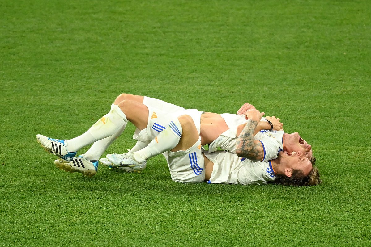 kyliangham_'s tweet photo. football fans be homophobic as fuck meanwhile these are your idols https://t.co/UrzV4eZy5y