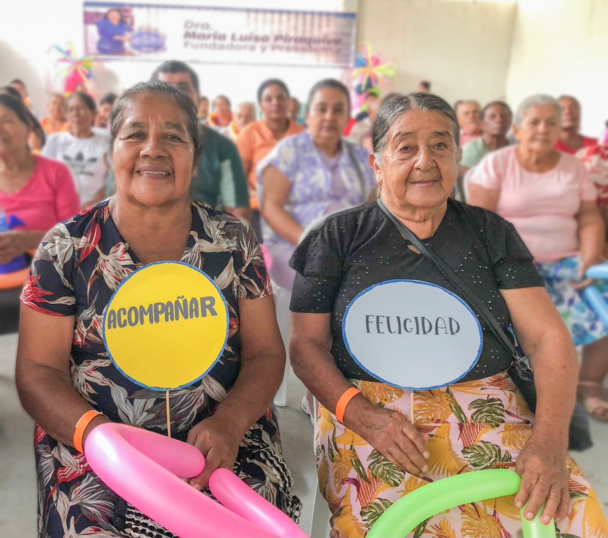 FIMLM's tweet photo. #FimlmColombia  🇨🇴 | Gracias a la Dra. @MLPiraquive y el apoyo de diferentes donantes, la FIMLM llevó alegría y esperanza a 60 familias en #Llorente, Nariño, con juegos y aprendizajes en nuestro taller sobre la importancia de la familia. 💙 

Conoce más: https://t.co/N4L5aQNa5S https://t.co/jHMGWo6GGV