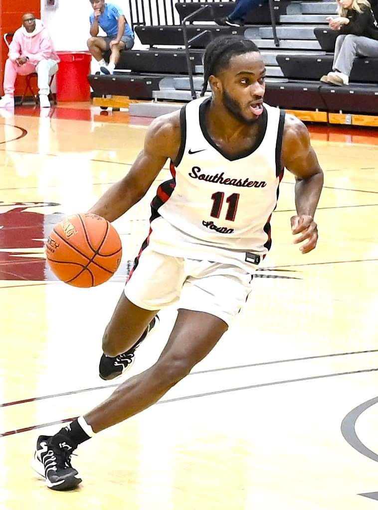 PROVING HIS POINT: Sophomore point guard Inslee Carroll is leading the way for the unbeaten SCC Blackhawks.

mississippivalleypublishing.com/the_hawk_eye/s…