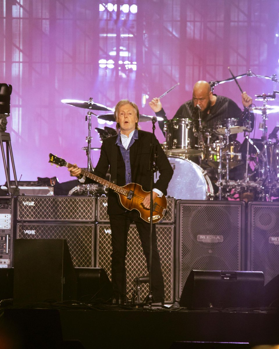 sopitas's tweet photo. Estamos seguros que ni en nuestro sueños más guajiros hubiéramos imaginado que un artista del calibre de Sir Paul McCartney se iba a presentar en un festival en México.

El Corona Capital 2024 acaba de cumplir lo que muy pocos pueden presumir: tener al músico vivo más importante de las últimas seis décadas cerrando una edición 👉🏻 https://t.co/7wb62Q9m5y

Fotos: David Barajas