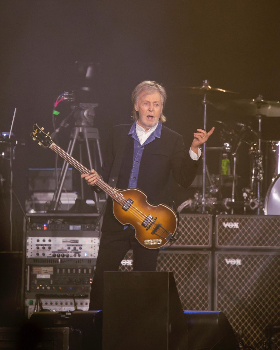 sopitas's tweet photo. Estamos seguros que ni en nuestro sueños más guajiros hubiéramos imaginado que un artista del calibre de Sir Paul McCartney se iba a presentar en un festival en México.

El Corona Capital 2024 acaba de cumplir lo que muy pocos pueden presumir: tener al músico vivo más importante de las últimas seis décadas cerrando una edición 👉🏻 https://t.co/7wb62Q9m5y

Fotos: David Barajas