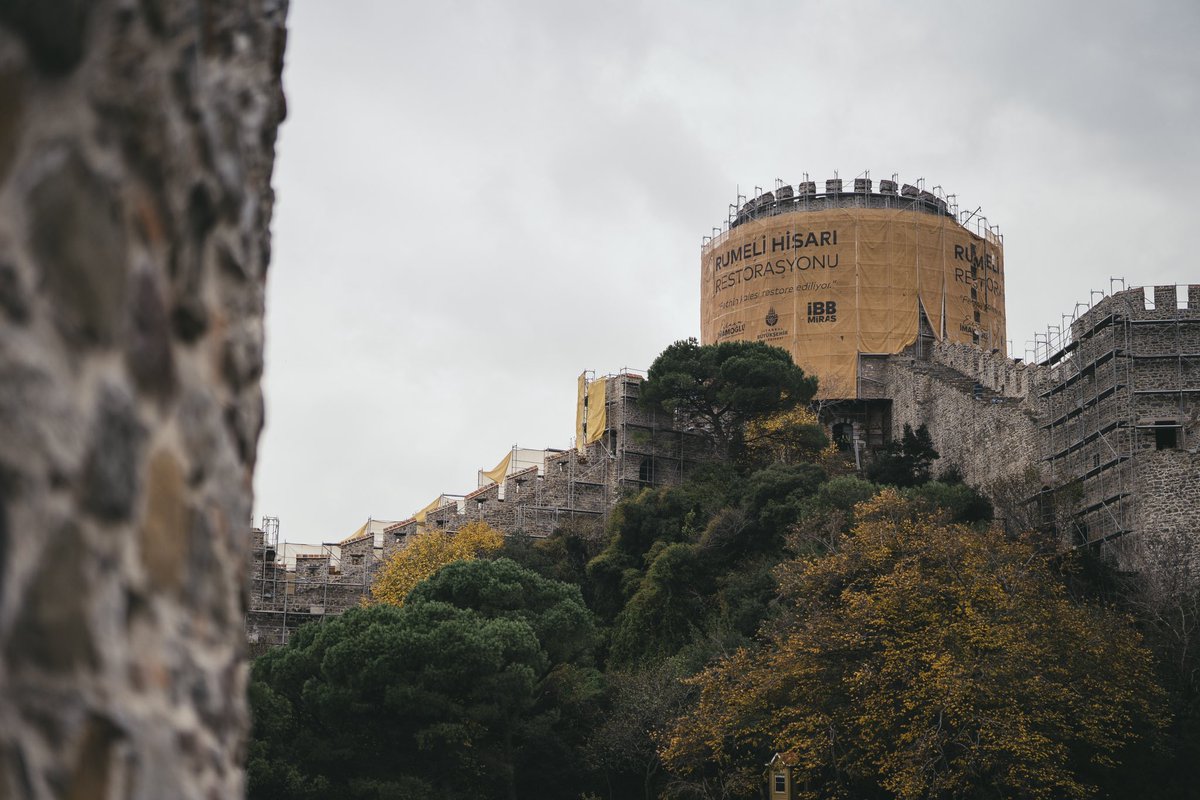 Güne İstanbul’un en özel noktalarından;

Fethin kalesi, Rumeli Hisarı’nda başladık✨

Rumeli Hisarı restorasyonu ile 6 asırlık bir güzelliği yarına taşıyoruz. Başkanımız Ekrem İmamoğlu’nun vizyonuyla Rumeli Hisarı ve çevresi İstanbul’un önemli turizm odaklarından birisi olacak.