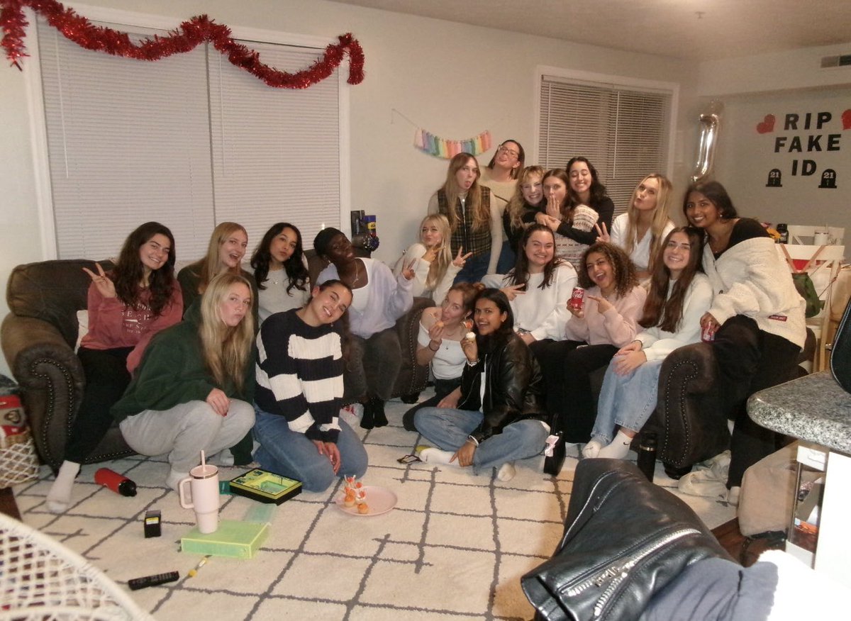 Friendsgiving success 🧡🍂🍗✨🥧
