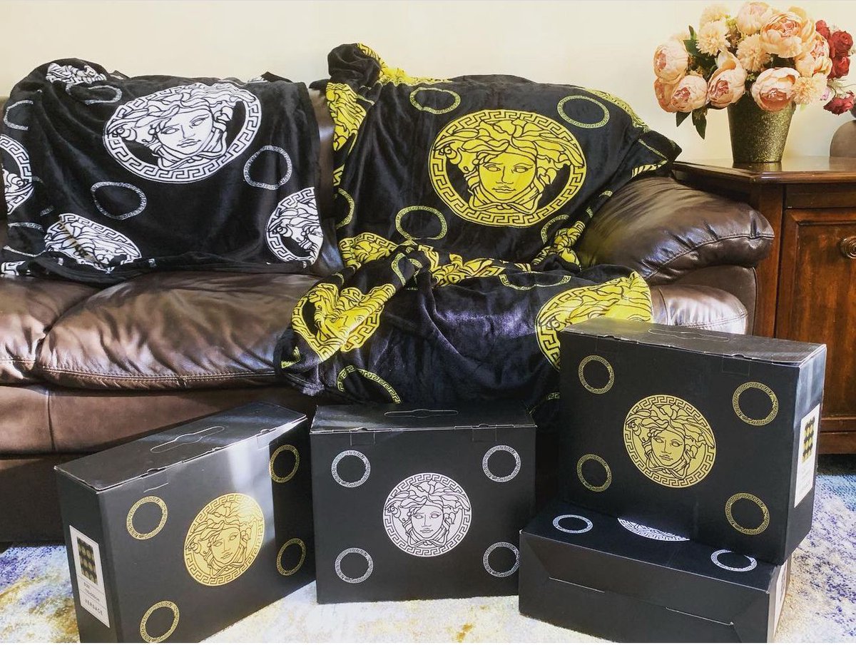 DesignsBossBig's tweet image. "Stay cozy this season with our fleece blankets! 🛏️❄️ Enjoy a 20% OFF! Don’t miss out! 

#FleeceBlankets #CozyVibes #WinterReady #BigBossDeals #WarmComfort"