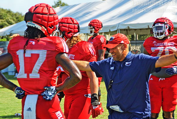 🚨JUST IN🚨 @ChadLunsford will serve as interim HC for <a href="/FAUFootball/">Florida Atlantic Football</a>. Lunsford holds prior skipper experience for Georgia Southern  (28-21 overall, 2-1 Bowls). #FAU 🦉🏈