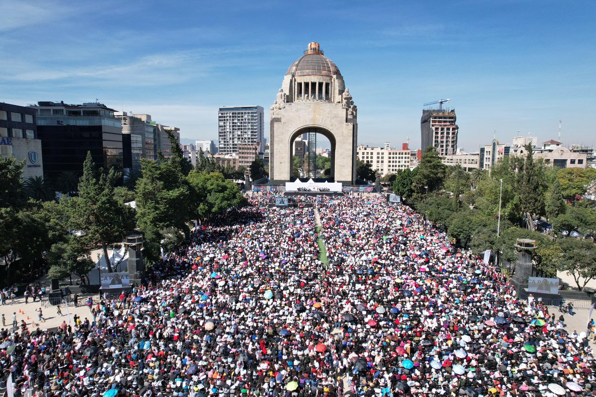 César Cravioto (@craviotocesar) on Twitter photo ¡Las escuelas serán el corazón de la #CDMX! 🫶🏼
Hoy, nuestra #JefaDeGobierno, <a href="/ClaraBrugadaM/">Clara Brugada Molina</a>, entregó las tarjetas del programa “#MiBecaParaEmpezar”, un apoyo que nació en la Ciudad y que pronto transformará la vida de niñas y niños en todo el país.
En el segundo piso de la ¡Las escuelas serán el corazón de la #CDMX! 🫶🏼
Hoy, nuestra #JefaDeGobierno, <a href="/ClaraBrugadaM/">Clara Brugada Molina</a>, entregó las tarjetas del programa “#MiBecaParaEmpezar”, un apoyo que nació en la Ciudad y que pronto transformará la vida de niñas y niños en todo el país.
En el segundo piso de la