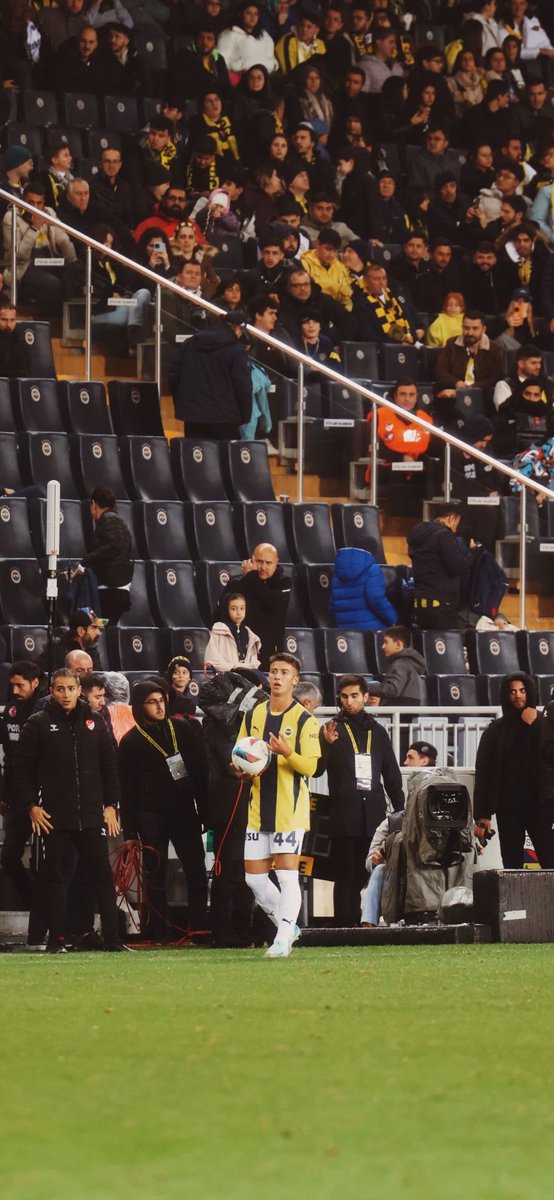 maarif1955's tweet photo. 12. sınıf öğrencimiz Yiğit Emir EKİZ Cuma günü oynanan Fenerbahçe-Zenit maçında görev aldı. Öğrencimize profesyonel futbol ve eğitim hayatında başarılar dileriz.💛💚⚽⚽⚽ https://t.co/3G08rTmoeS