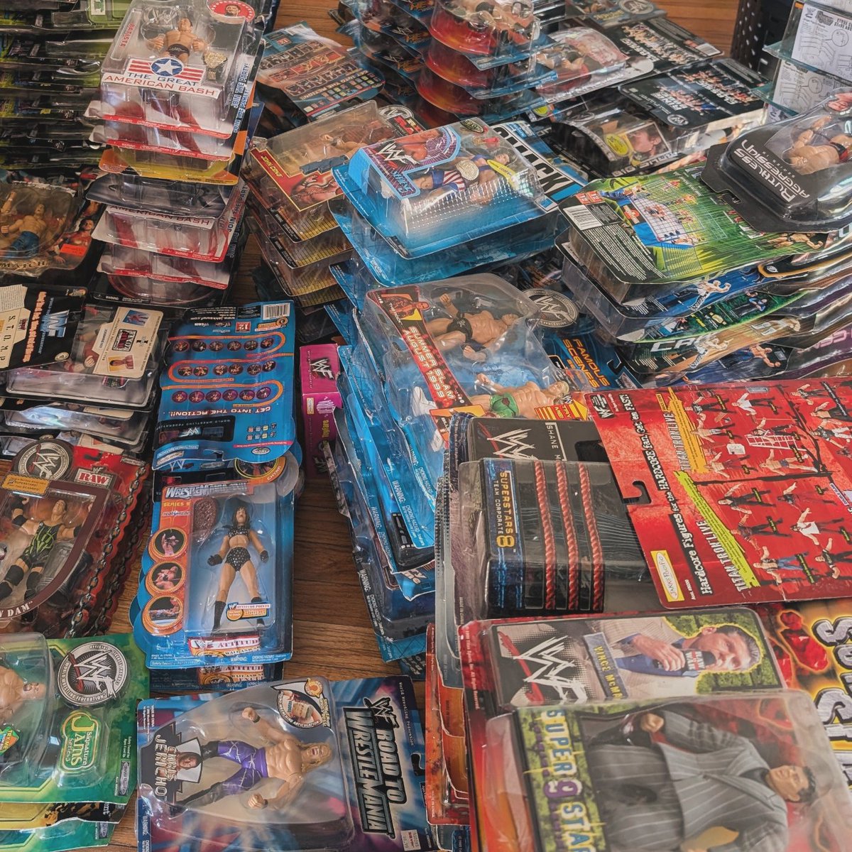 jandjfigures's tweet photo. we died and went to WWF Jakks heaven
CAN'T WAIT to share this with you guys!!
STAY TUNED 👀
https://t.co/3jL4VnBN6R
#jandjfigures #newarrivals #comingsoon #wwe #wwfwrestling #wwfjakks #wwfjakkspacific #wwetoys #vintagetoys #figlife #toylife #noonedoeswhatwedo https://t.co/uburW2nvZG