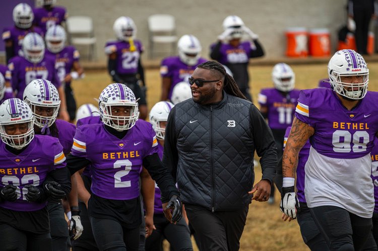Danielhall146's tweet photo. After a great conversation with @CoachBright11  blessed receive offer from bethel 🔥🔥 https://t.co/5UZYNgFa7c