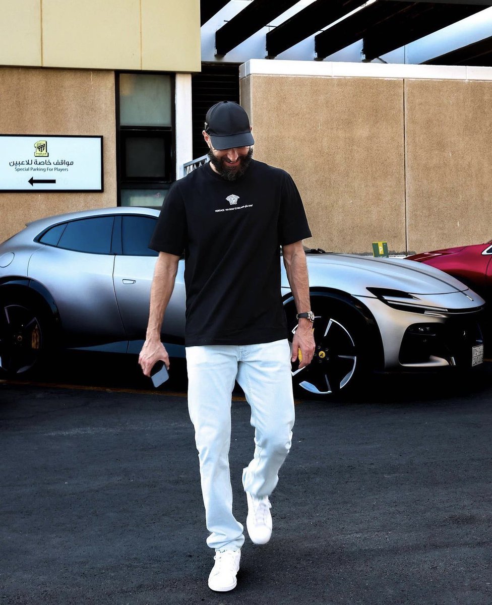 Benzema's tweet photo. Ça va bien se passer ☄️ https://t.co/qaLBWvle7B