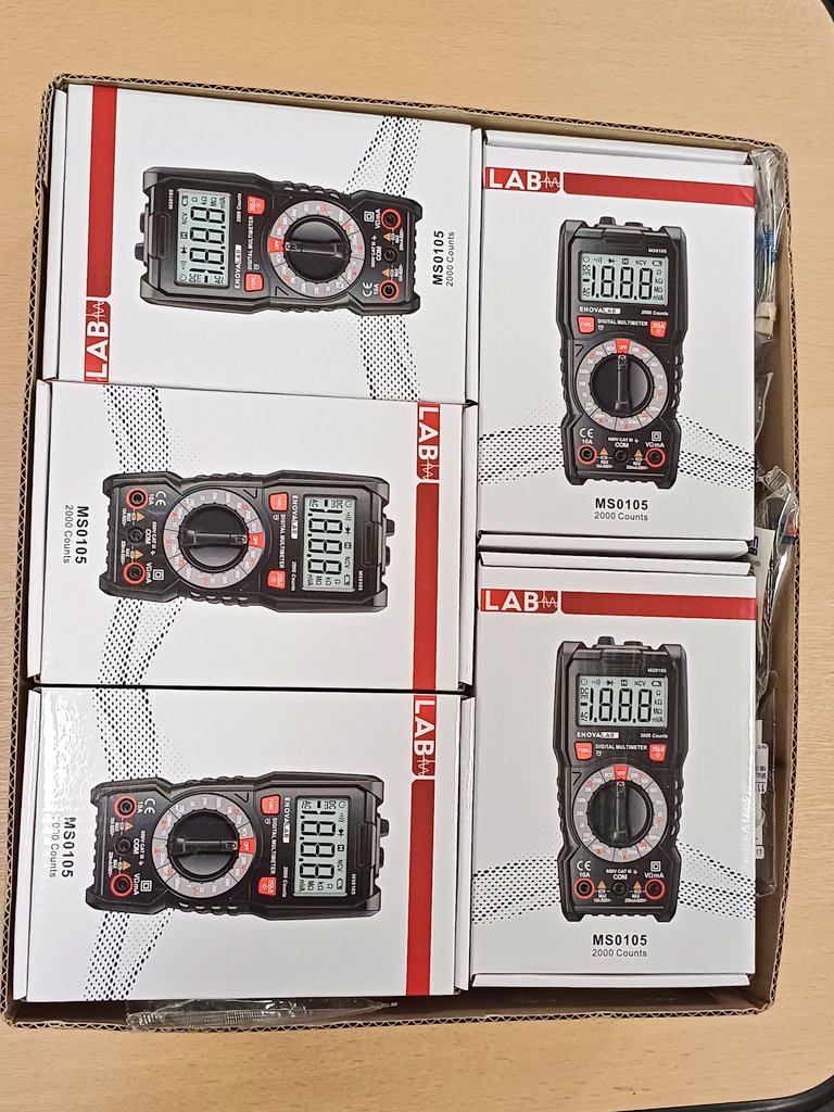 MMagdowski's tweet image. In zwei Wochen fängt auch die laborpraktische Übung für unsere #AI_Engineering-Studierenden an und zum Glück ist heute noch mal eine Bestellung mit einigen Multimetern und Widerständen angekommen, so dass wir auch wirklich praktisch tätig werden können.