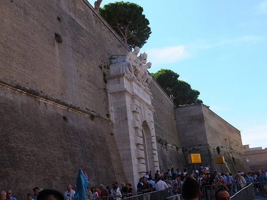 FlavioRoMart's tweet photo. @SueliRizzi3 Vaticano: https://t.co/BaUtgNaXjJ