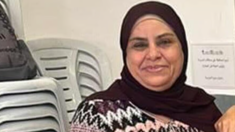 IsraelenFR's tweet photo. Elle s'appelait Safaa Kat Awad.
Elle avait 50 ans.
Elle était enseignante.
Elle a été tuée aujourd'hui, chez elle, par une roquette tirée par le #Hezbollah depuis le #Liban.

⚫️Partagez ce post afin que le monde se souvienne de Safaa, arabe israélienne victime du terrorisme.