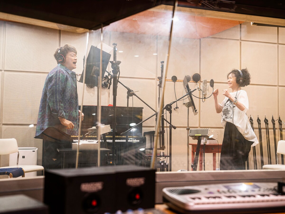 natalie_mu's tweet photo. ◤香取慎吾、中森明菜と「TATOO」歌う◢

3rdアルバム収録のコラボ曲、明日配信💿

「いつかカバーしたい」
香取の念願叶えた中森、オファー快諾の理由は
「ずっと見てたから。応援してました」

🔽記事・レコーディング写真10枚
https://t.co/9laTIX7hnn

#香取慎吾 #中森明菜 #soilandpimpsessions https://t.co/hBNBt0qpBb
