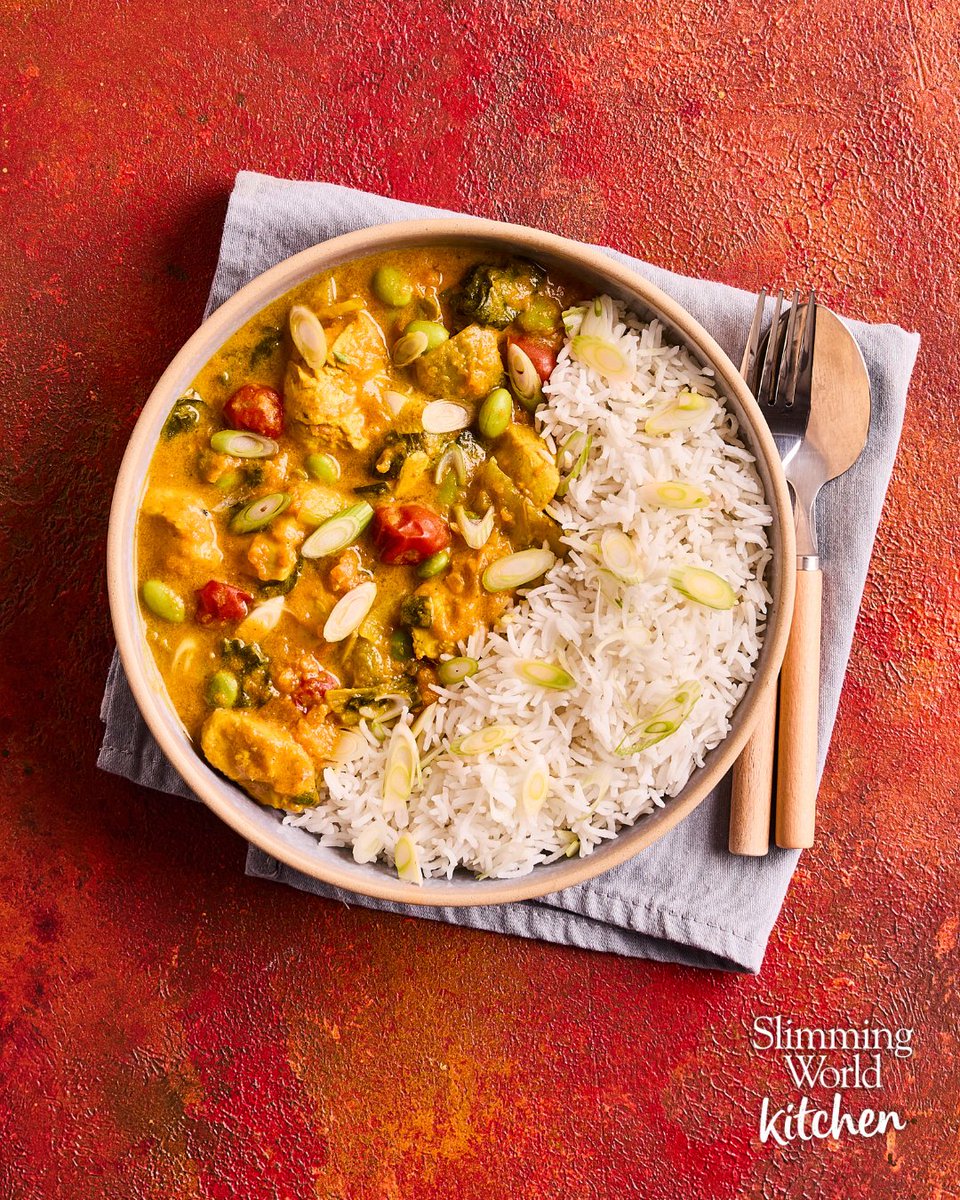 SlimmingWorld's tweet photo. Slimming World Kitchen makes cooking healthy and delicious meals at home easy 🥰! Choose from 15 weekly recipes and get them delivered fresh to your door 📦❤️, just like this Naked chicken katsu curry 🍛✨: https://t.co/PgvxbKAlp1 https://t.co/NudTQxdM3P