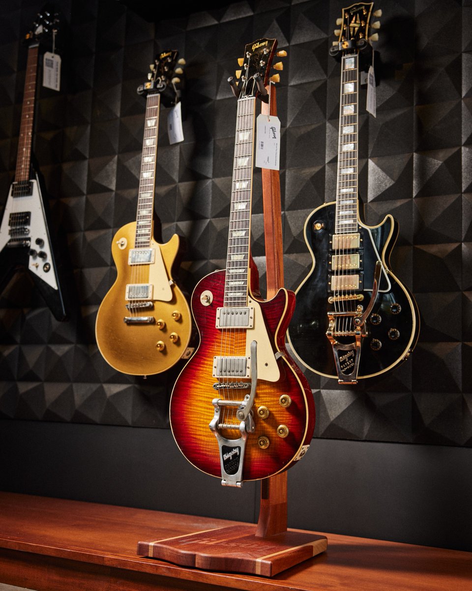 GibsonGarage's tweet photo. 🚨Gibson Garage Guitar of the Week🚨

Gibson Custom 1959 Les Paul Brazilian with Bigsby 

You never know what treasure you'll find at the Gibson Garage Nashville. Stop by to shop and play.

#gibson #gibsoncustom #gibsongarage #guitaroftheweek #lespaul #brazilian https://t.co/gP0ajZ8Htp