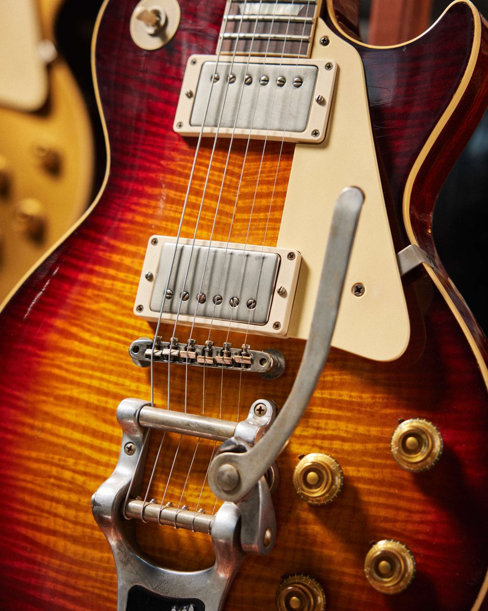 GibsonGarage's tweet photo. 🚨Gibson Garage Guitar of the Week🚨

Gibson Custom 1959 Les Paul Brazilian with Bigsby 

You never know what treasure you'll find at the Gibson Garage Nashville. Stop by to shop and play.

#gibson #gibsoncustom #gibsongarage #guitaroftheweek #lespaul #brazilian https://t.co/gP0ajZ8Htp