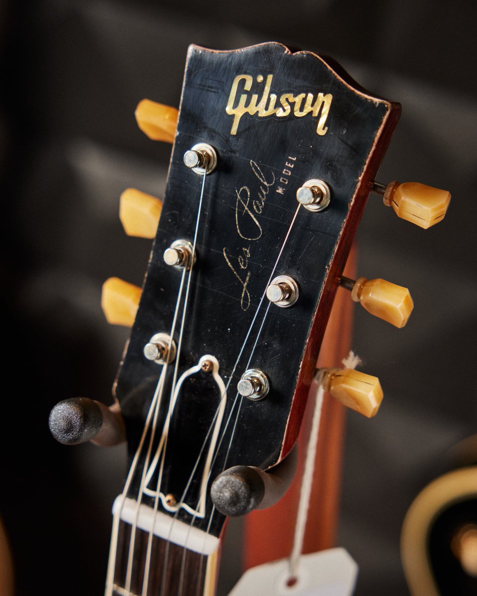 GibsonGarage's tweet photo. 🚨Gibson Garage Guitar of the Week🚨

Gibson Custom 1959 Les Paul Brazilian with Bigsby 

You never know what treasure you'll find at the Gibson Garage Nashville. Stop by to shop and play.

#gibson #gibsoncustom #gibsongarage #guitaroftheweek #lespaul #brazilian https://t.co/gP0ajZ8Htp